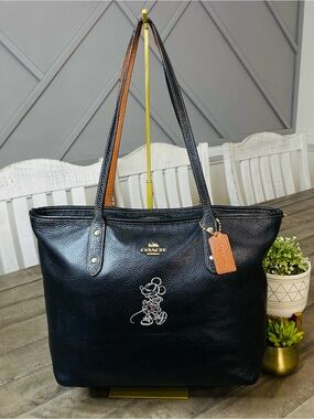 Coach x Disney Minnie Mouse City Zip Tote Bag Black Pebbled Leather